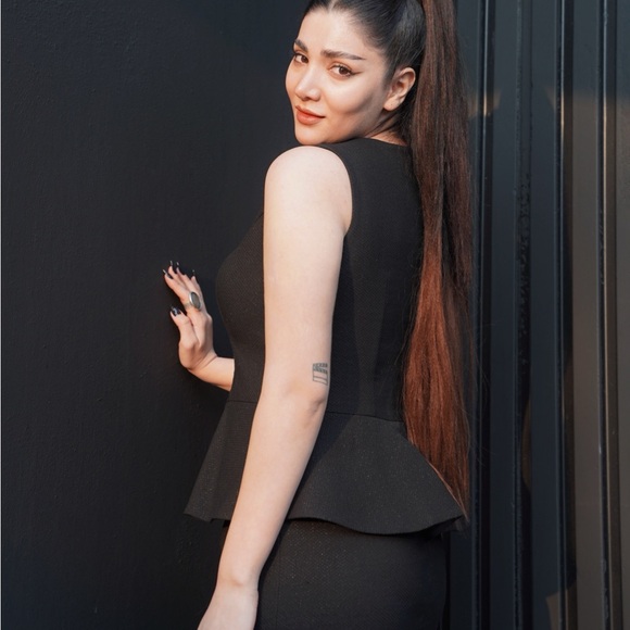 Elegant Black Peplum Dress - Picture 2 of 2